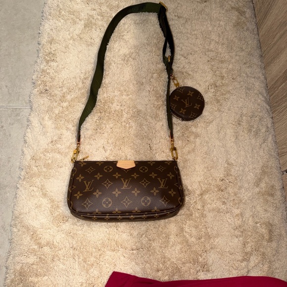 Louis Vuitton Multi Pochette Accessories - Picture 2 of 8
